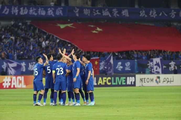 本赛季至今，奥斯梅恩为那不勒斯出战17场比赛，贡献8粒进球和3次助攻。